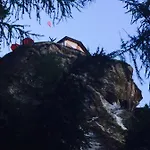 山林小屋 Edelweiss Mountain - 1 Hour Hike Up From Station - On Hiking Trail - No Transport 采尔马特