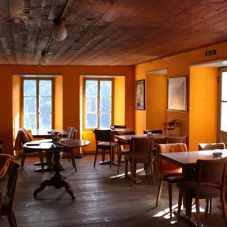 Edelweiss Mountain - 1 Hour Hike Up From Station - On Hiking Trail - No Transport אכסניה צרמט