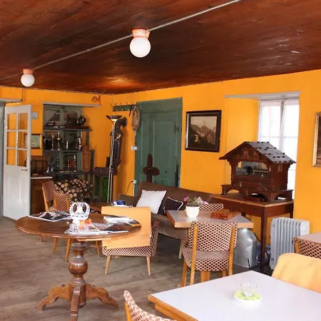 Edelweiss Mountain - 1 Hour Hike Up From Station - On Hiking Trail - No Transport אכסניה צרמט