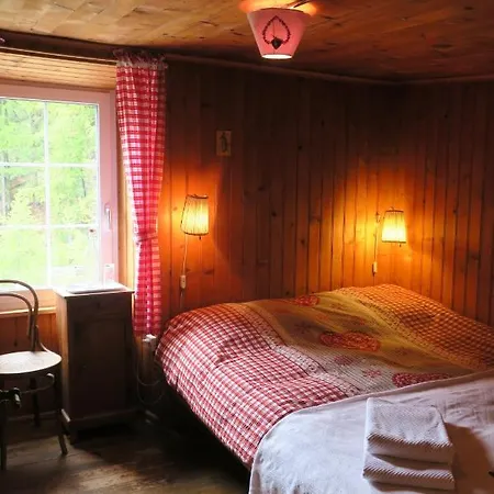 Edelweiss Mountain - 1 Hour Hike Up From Station - On Hiking Trail - No Transport Lodge *