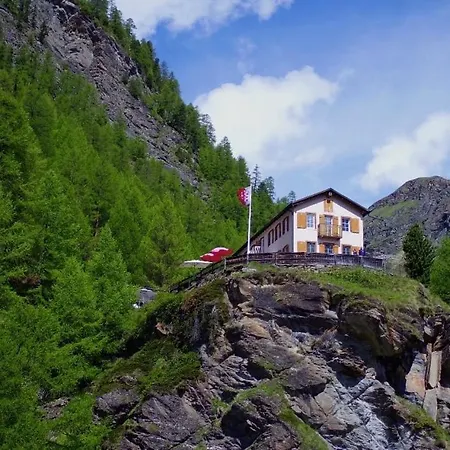 Edelweiss Mountain - 1 Hour Hike Up From Station - On Hiking Trail - No Transport אכסניה