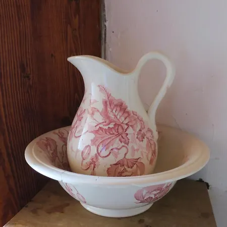 Edelweiss Mountain - 1 Hour Hike Up From Station - On Hiking Trail - No Transport אכסניה