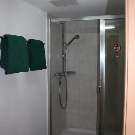 Edelweiss Mountain - 1 Hour Hike Up From Station - On Hiking Trail - No Transport אכסניה צרמט