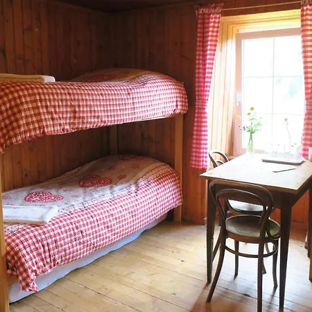 Edelweiss Mountain - 1 Hour Hike Up From Station - On Hiking Trail - No Transport אכסניה צרמט