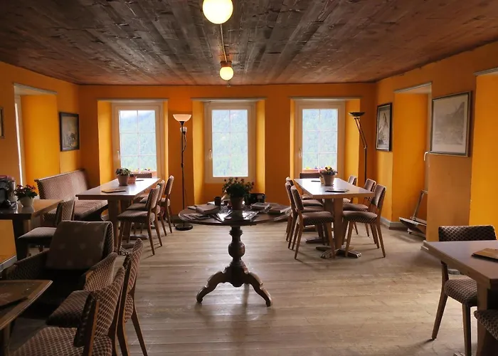 Edelweiss Mountain - 1 Hour Hike Up From Station - On Hiking Trail - No Transport Lodge *