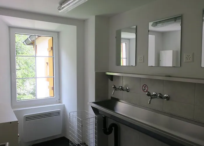 Edelweiss Mountain - 1 Hour Hike Up From Station - On Hiking Trail - No Transport * Ζερμάτ