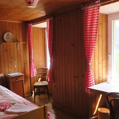 Edelweiss Mountain - 1 Hour Hike Up From Station - On Hiking Trail - No Transport بيت خشبي